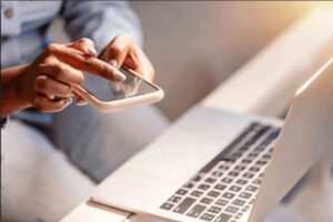 Defining how a social media manager heps